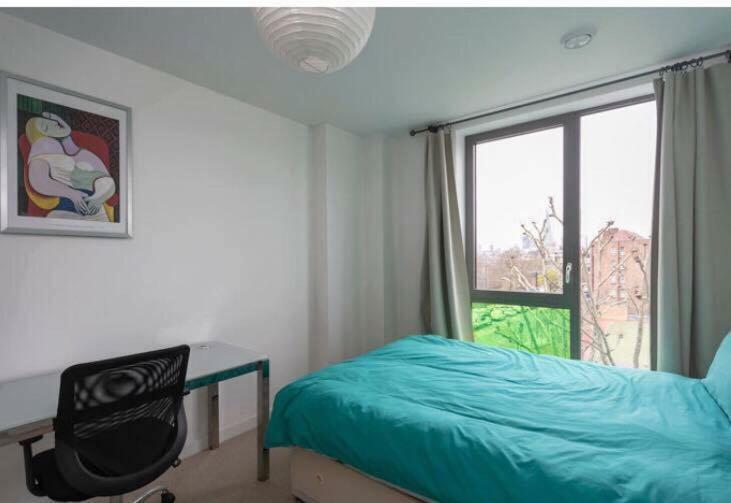 Room With Private Bathroom In A Modern Two Bedroom Two Bathroom Flat Londýn Exteriér fotografie